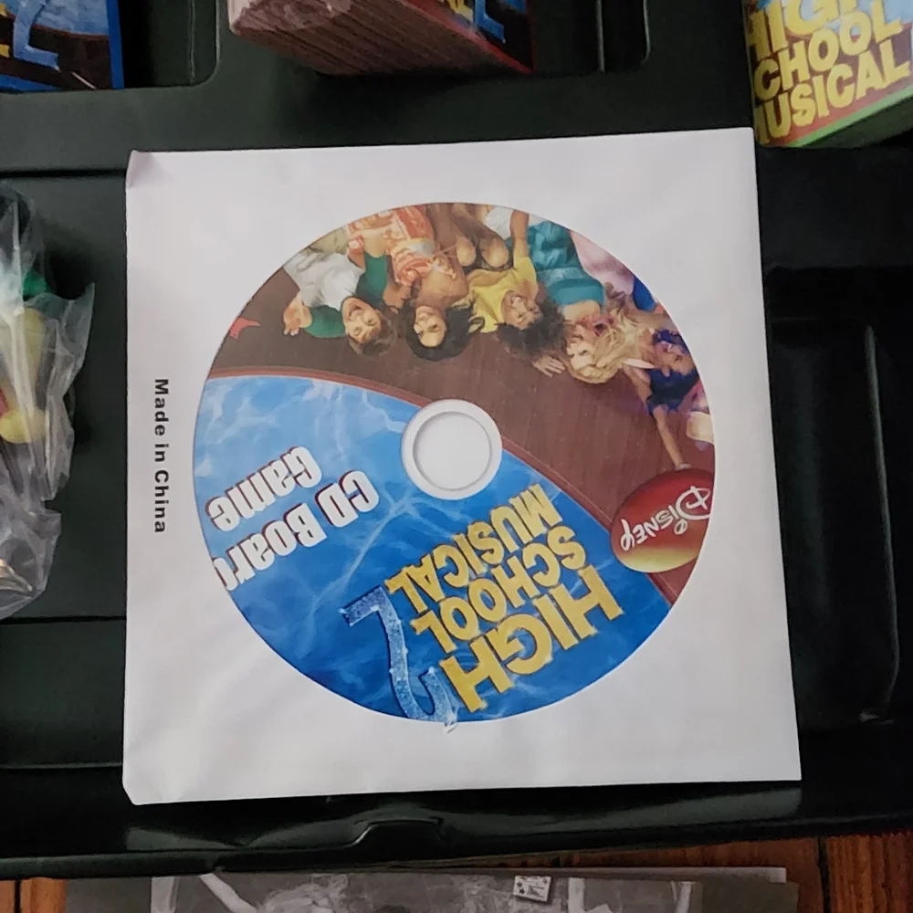 Disney High School Musical 2 CD Board Game with Portfolio Case Music & Trivia.. - Picture 4 of 7